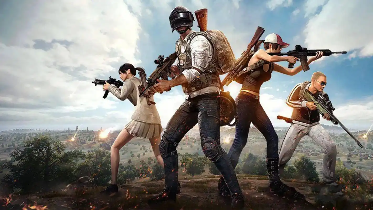 PUBG游戏网络延迟问题示意图,展示高延迟导致角色移动不同步、射击判定失效等典型场景