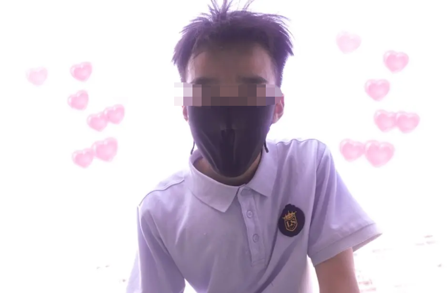 完蛋我被男同学包围了骚货支线安全操作流程图